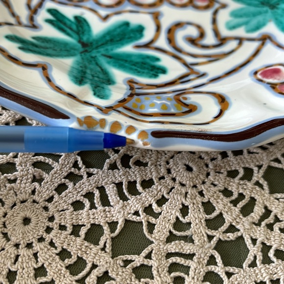 Majolica signed grape ceramic pottery plate. Hand painted. Signed & # - Picture 5 of 6